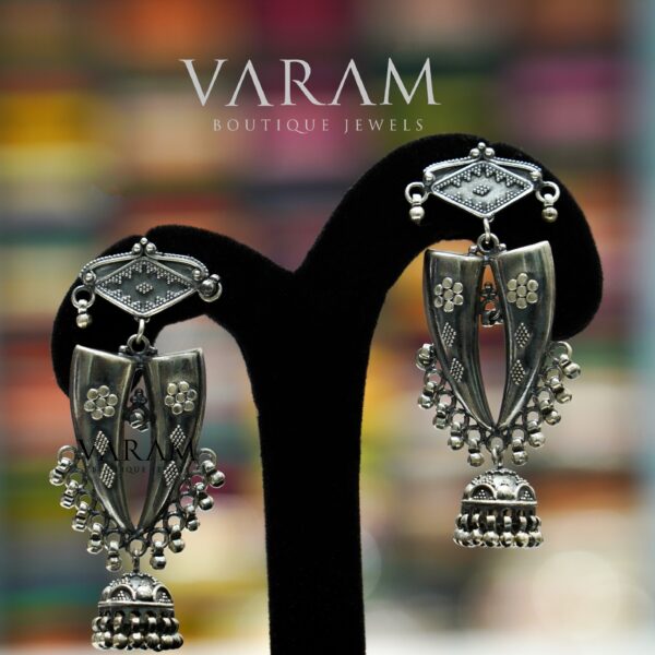 varam_earrings_antique_finish_oxidised_silver_earrings-1
