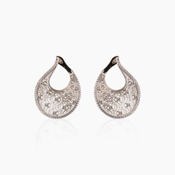 varam_earrings_072022_flower_design_oxidised_silver_earring-1