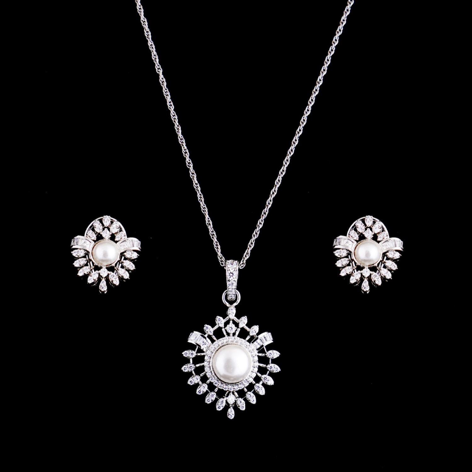 varam_swarovski_white_pearl_silver_chain_with_earrings_33-1