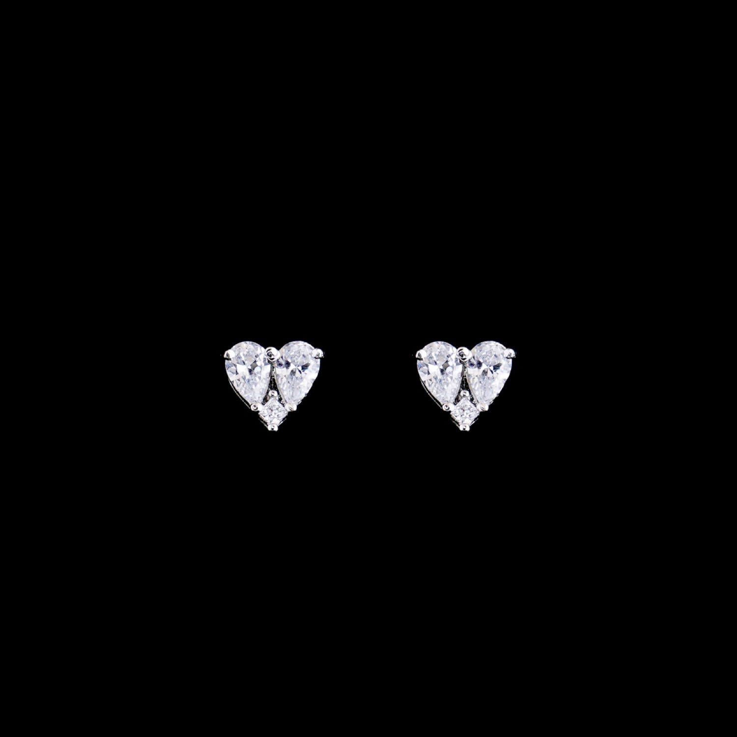 varam_swarovski_white_stone_heart_design_silver_earrings_37-1
