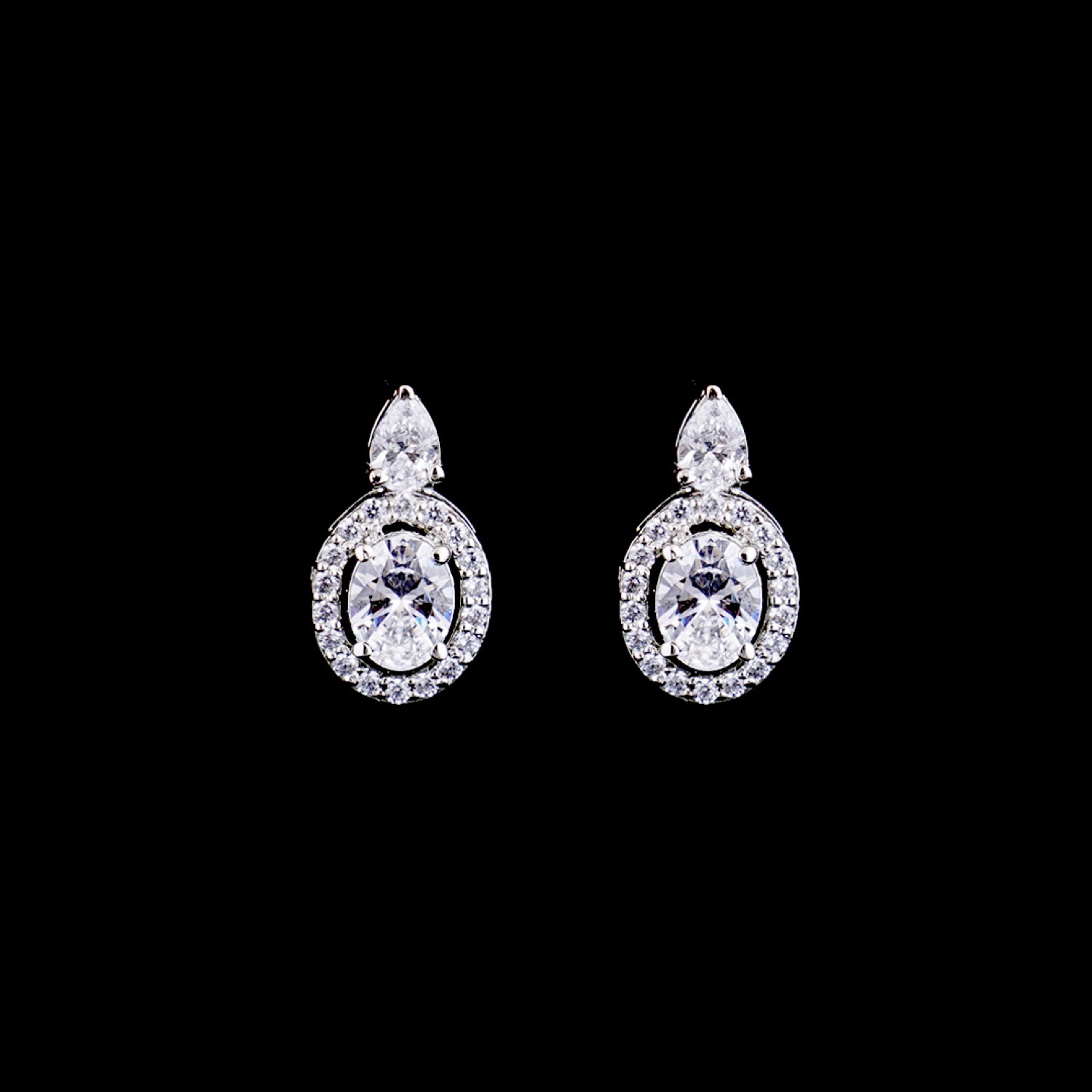 varam_swarovski_white_stone_oval_design_silver_earrings_38-1
