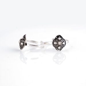 Flower design
oxidised silver 
Toe Rings