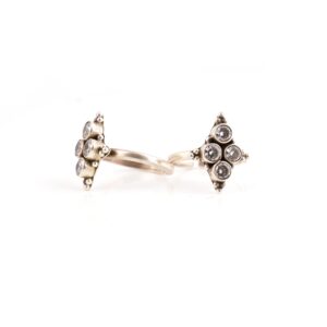 Four stone
oxidised silver
Toe Rings