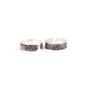 Thread design
oxidised silver 
Toe Rings