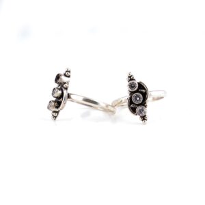 Three stone
oxidised silver
Toe Rings