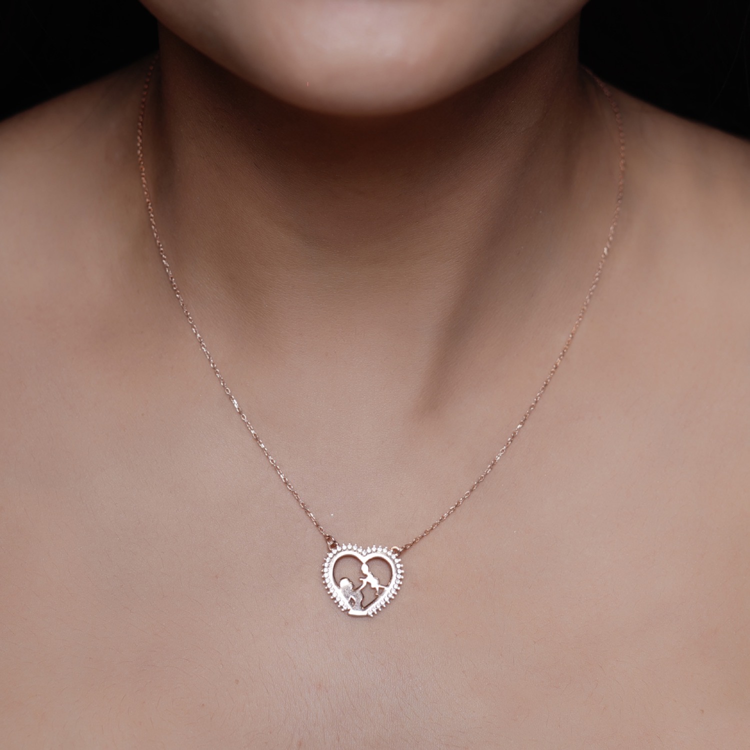 varam_chain_102022_mom_and_baby_inside_heart_pendant_rose_gold_silver_chain-2