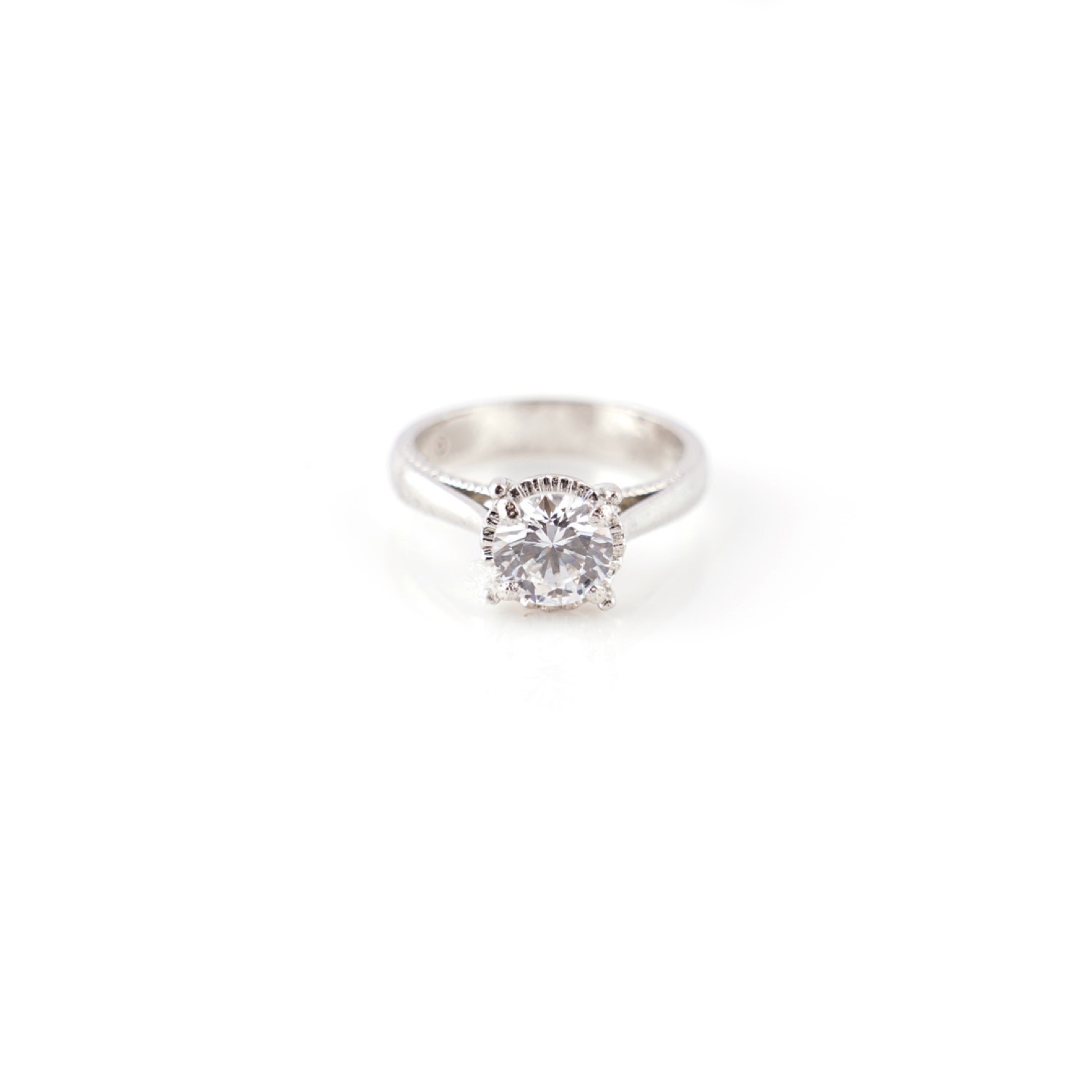 varam_rings_single_round_shaped_white_stone_silver_ring-1
