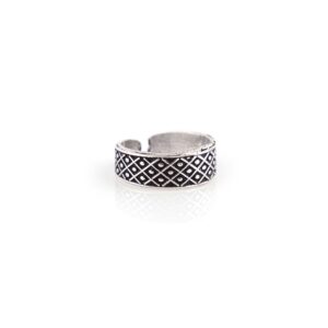 Checked design band silver toe rings