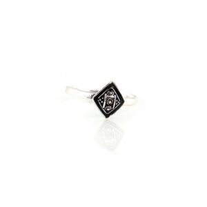 Diamond shaped oxidised silver toe rings