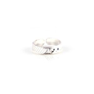 Slanting lined design silver toe rings