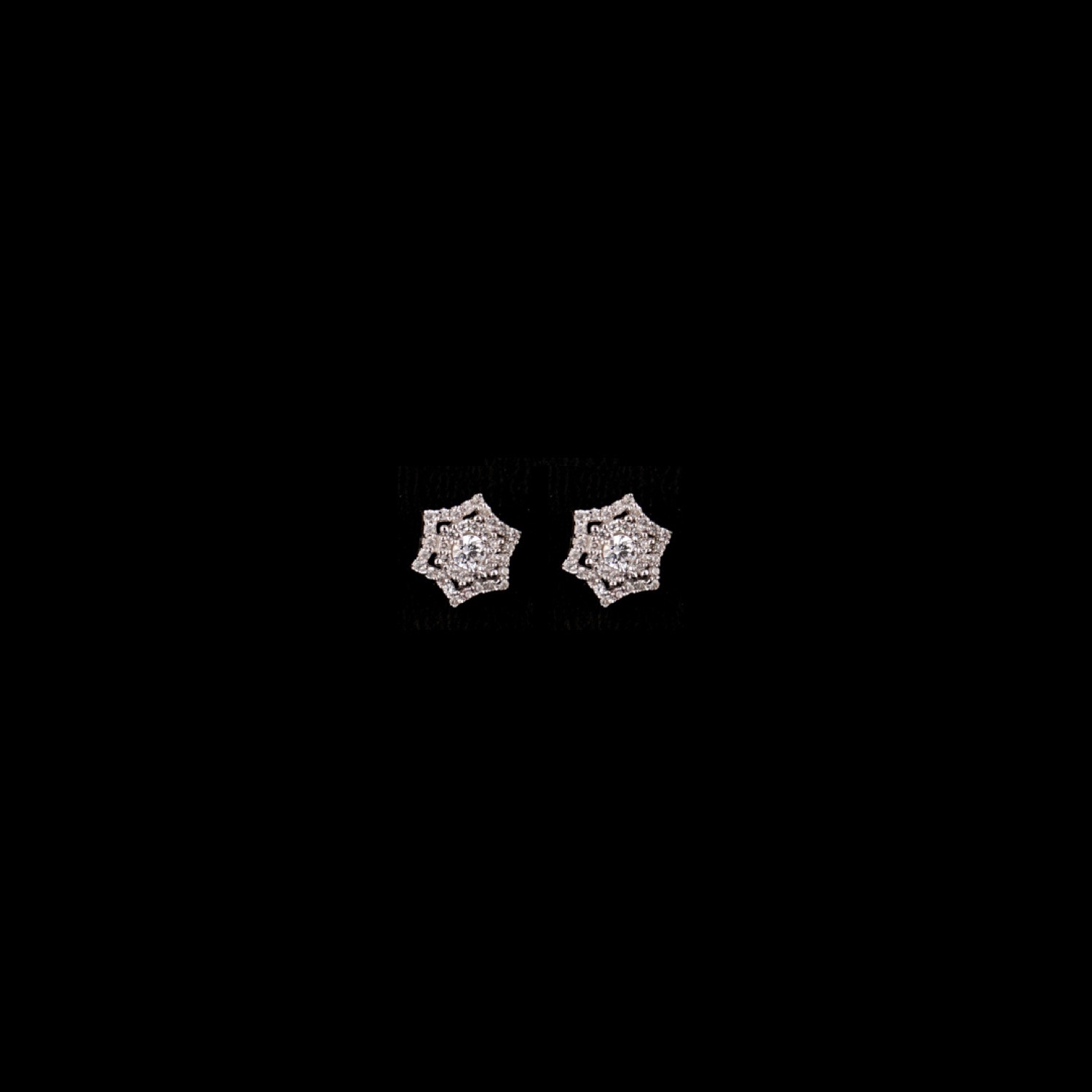 varam_earrings_102022_star_shaped_stud_with_white_stone_silver_earrings-1