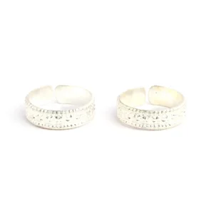 Silver and floral pattern toe rings