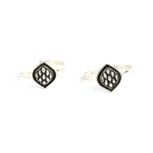 Silver and oxidised oval shape toe rings