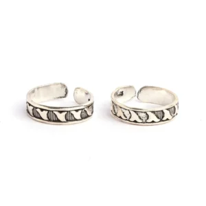 Silver and oxidised with patterned design toe rings