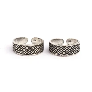 Silver and oxidised with zig zag pattern toe rings