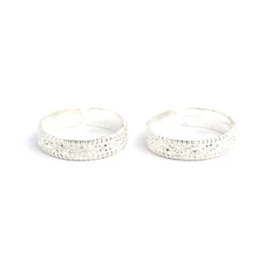 Silver and zig zag pattern toe rings