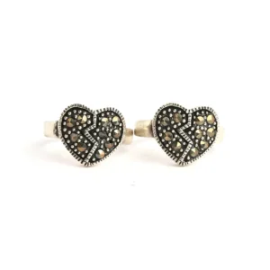 Silver with intricate heart shape toe rings